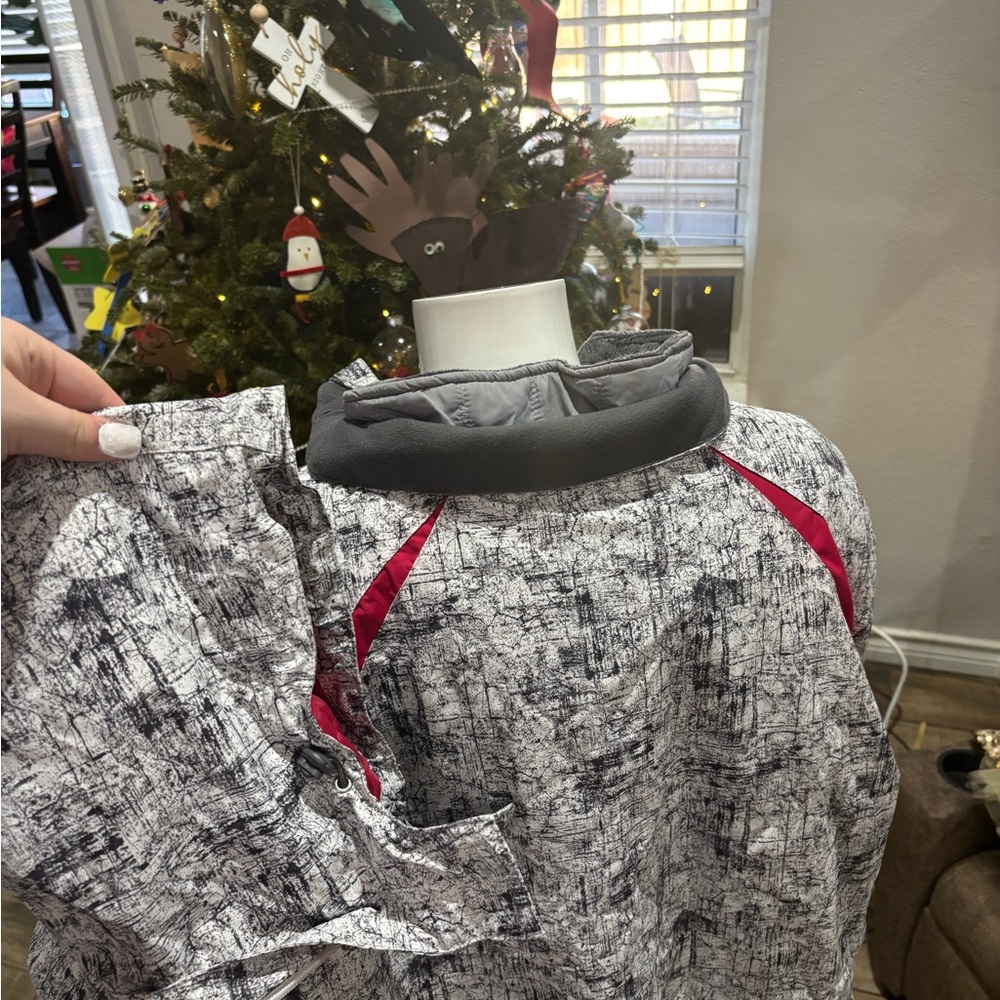 Stylish Gray and Pink Winter Jacket - Picture 5 of 8